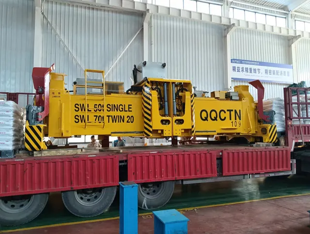Hydraulic Movable Twin-Lift Spreader view 2