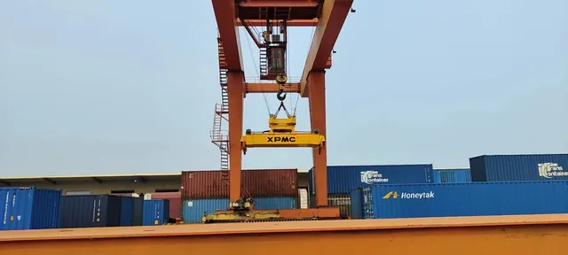 Single Hook Electric Telescopic Rotary Traversing Spreader view 3